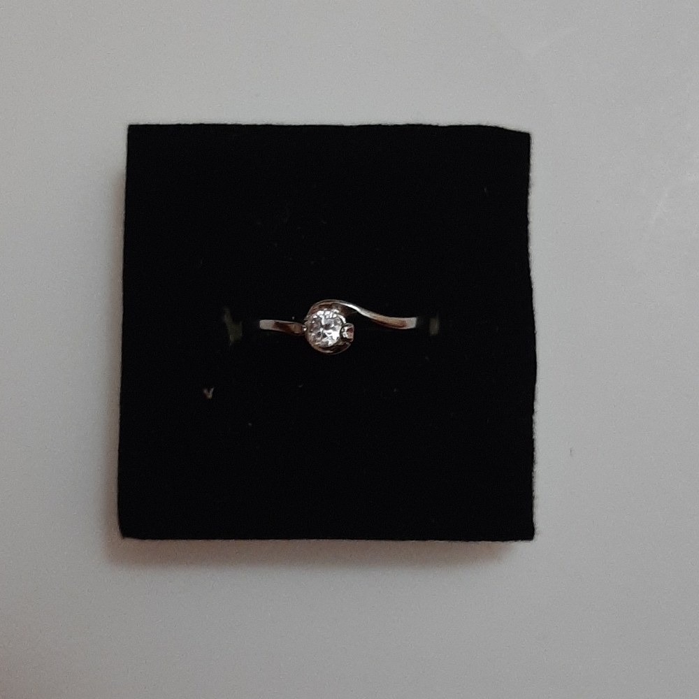 Size 7 ring - Picture 3 of 3